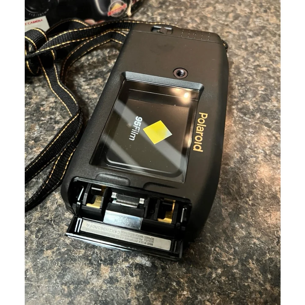 Vintage Polaroid Captiva SLR Instant 95 Film Camera Auto Focus